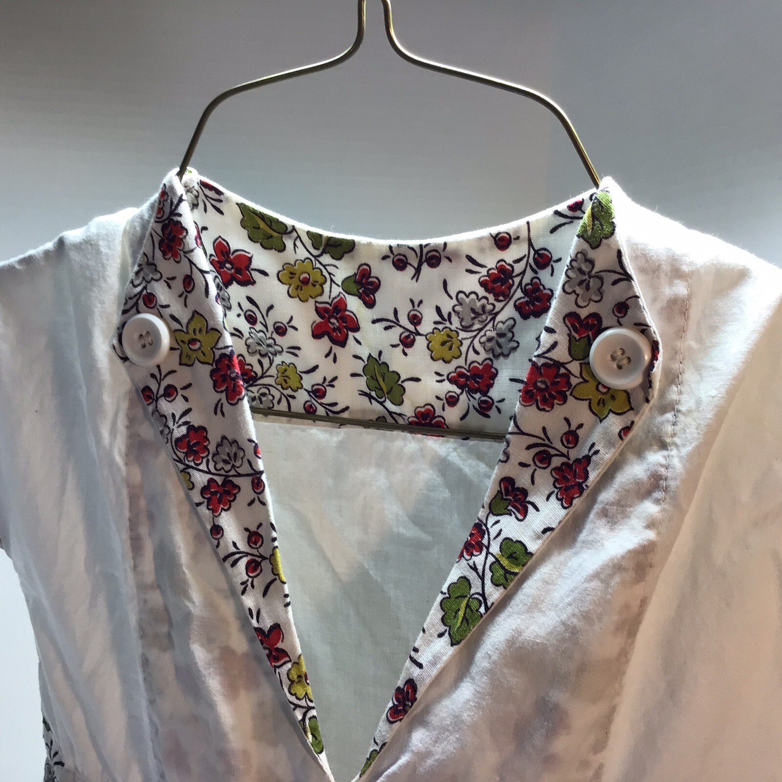 Vintage Floral Clothesline Clothespin Dress Bag Holder & Wooden Clothes