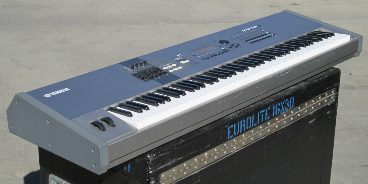 Yamaha Motif 8 Production Synthesizer 88-Key Keyboard Workstation