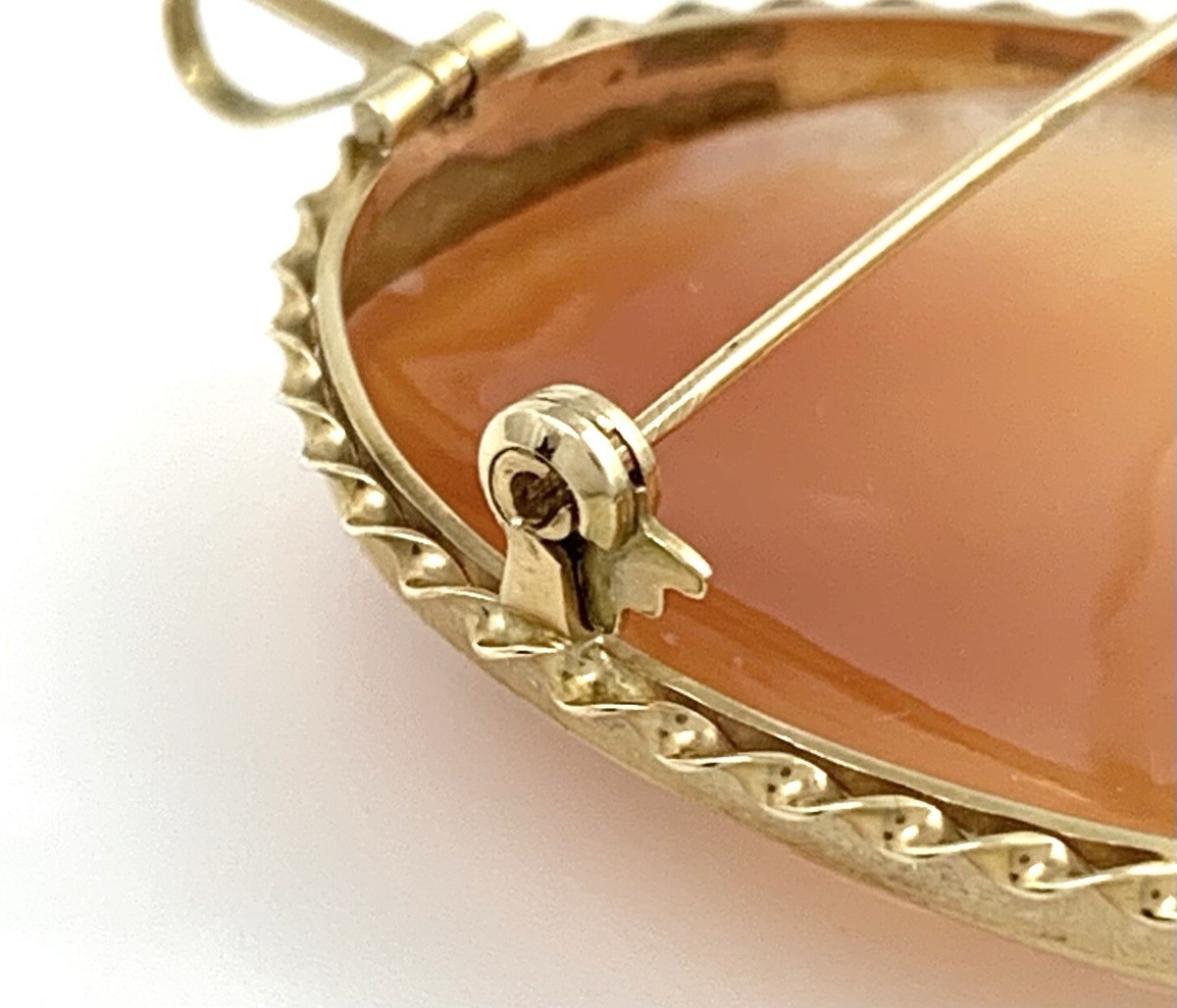 Vintage 14K Yellow Gold Diamond Giovanni APA Shell Cameo Brooch