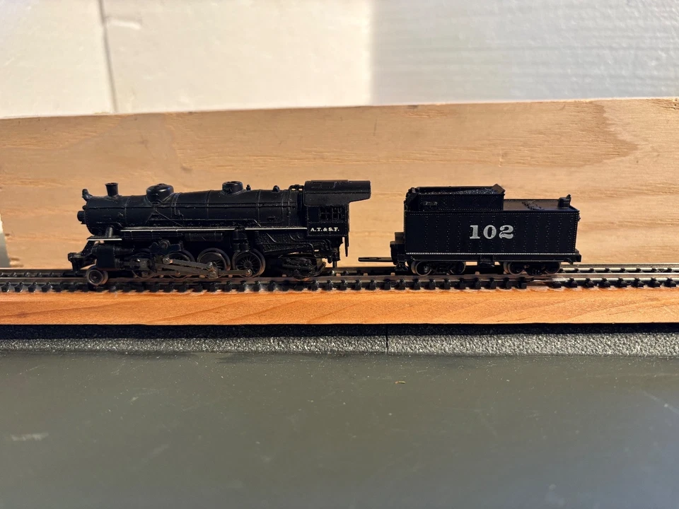 N Scale Rivarossi AT&SF “Mikado” 2-8-2 & Tender # 102 (25-851) - Image 2 of 4