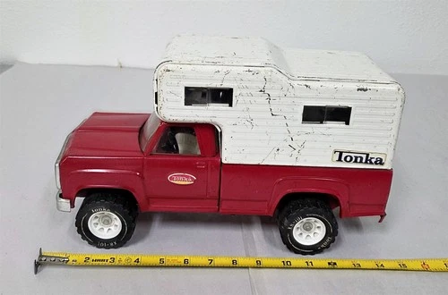 T-216 VINTAGE 60'S TONKA PRESSED STEEL RED & WHITE CAMPER PICKUP TRUCK