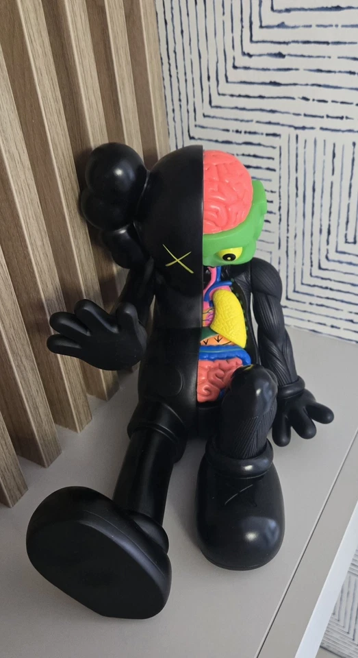 Figura Vinilo KAWS OriginalFake Resting Place Disected Companion Negra 2013 Foto 2 de 4