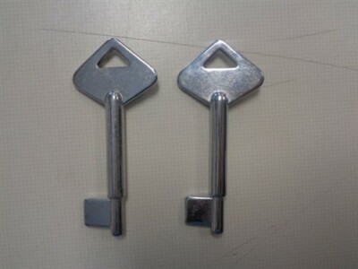 UNIQANTIQ HARDWARE SUPPLY Nickel Plated Small Stamped Cabinet