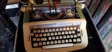1970'S VINTAGE ROYAL SABRE PORTABLE TYPEWRITER WITH HARDSHELL CASE thumbnail