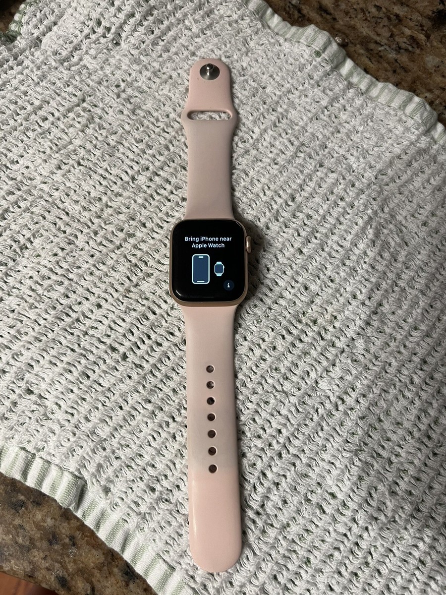 Apple Watch Series 5 40mm Rose Gold With Charging Chord And Extra