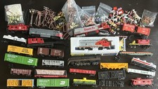 Lot Tyco HO Scale Trains Engine Lionel Locomotive Freight Cars Accessories BB13