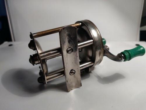 Vintage Pflueger Fishing Reel (CosReel060) - Picture 5 of 7
