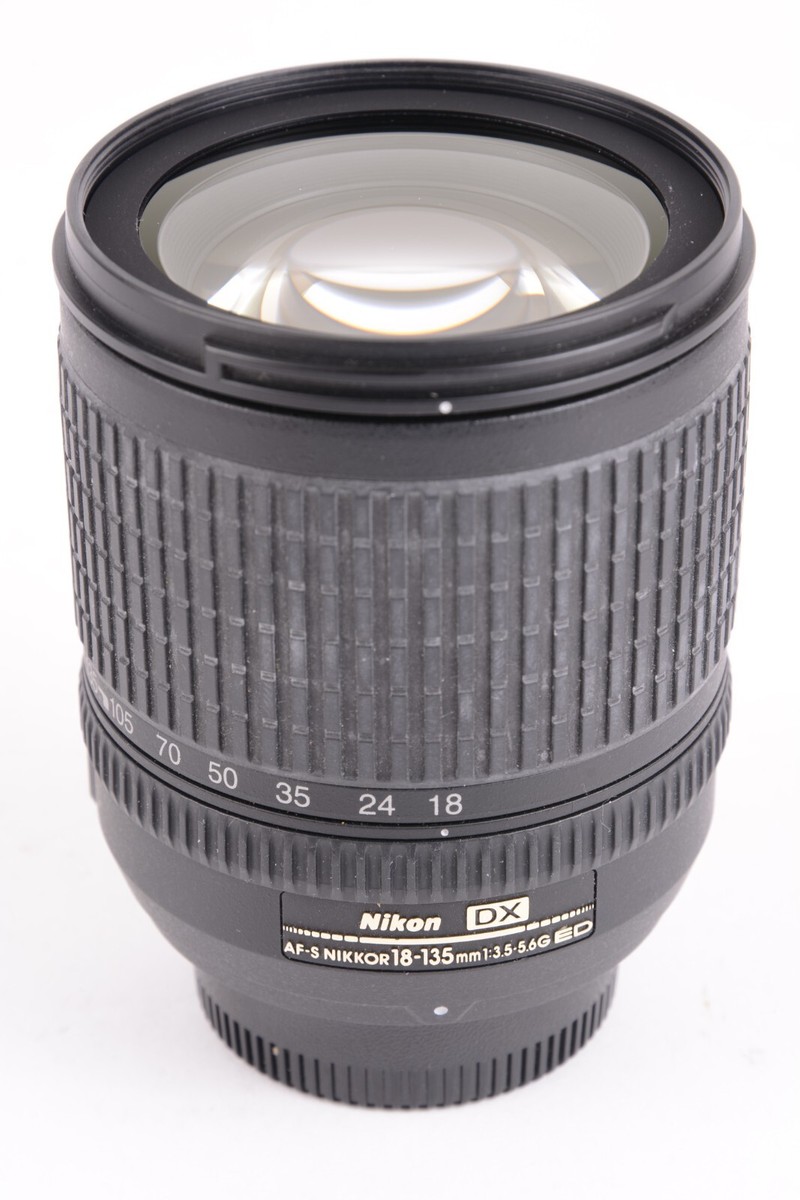 Nikon AF-S 18-135mm f/3.5-5.6G DX Wide Angle Telephoto Zoom