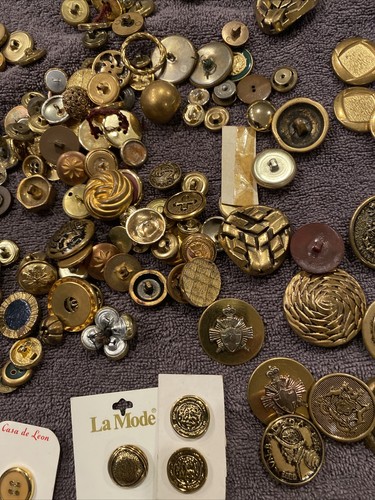 VINTAGE Gold BUTTONS * LOT OF Over 100 IN VARIOUS SHADES & SIZES - Picture 10 of 12