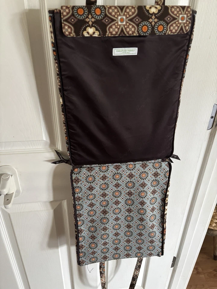 Vera Bradley Acolchado Cremallera Tech TOTE Canyon Marrón Raro Retirado Amigable para puntos de control Foto 4 de 4