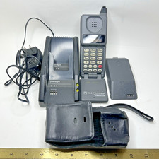 Vintage Motorola GTE Brick Flip Cell Phone Model F09HLD8415BG Pouch UNTESTED 