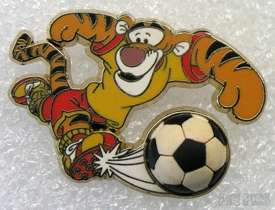 OLD 2002 Disney pin Tigger Kicking Free-D Soccer Ball Big Pin Game Wide World