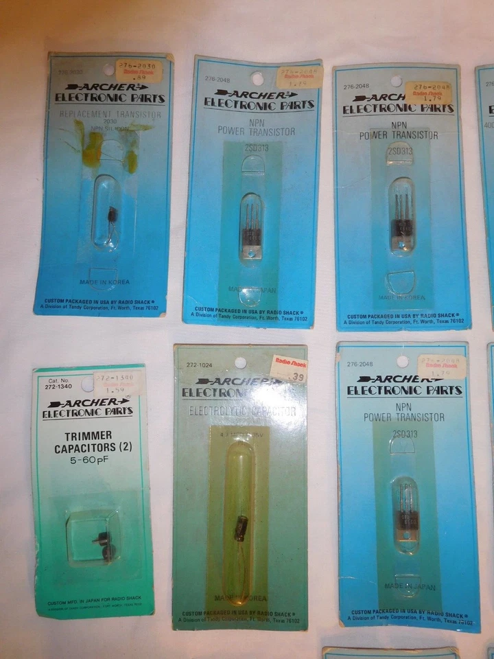 Condensadores, transistores, etc. vintage de 22 en paquetes Foto 2 de 4
