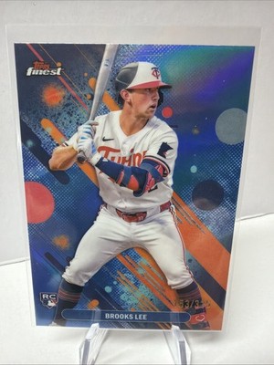 2025 Topps Finest - Common Brooks Lee #31 Sky Blue Refractor /325 (RC)