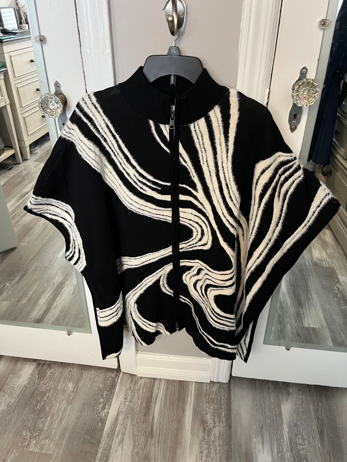 Chicos womans zipper sweater poncho S/M