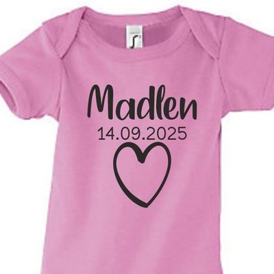 Baby Body Geburt Strampler Babybody bedruckt Tochter Sohn Herz Datum + Name 80