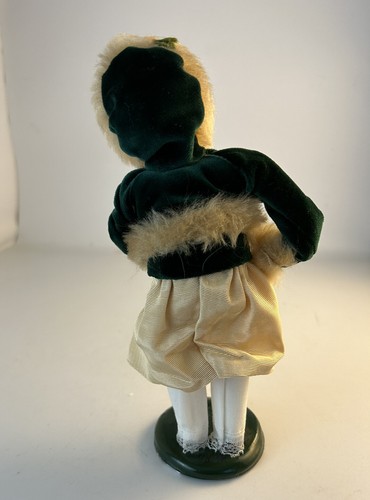 2000 Byers Choice Caroler Girl Green Velvet Jacket w Fur Trim Gold Skirt - Picture 3 of 4
