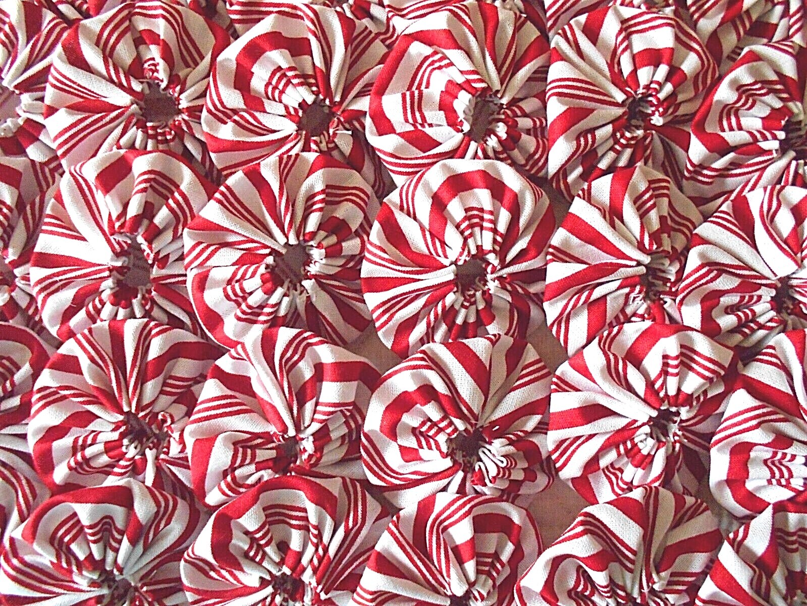 30 2"  Red Christmas Stripe Yo Yo Quilt Block Trim Fabric Flower Hair Bow Puff