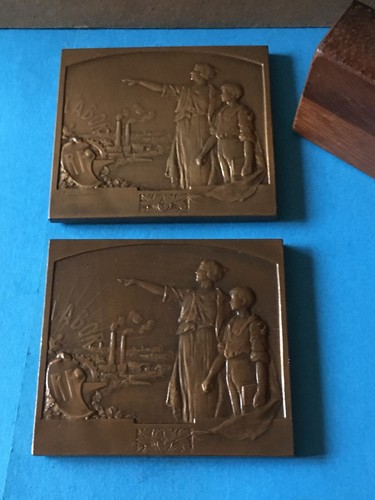 Lot de 2X Médailles Plaque en Bronze République Française par FRAISSE Attribuées