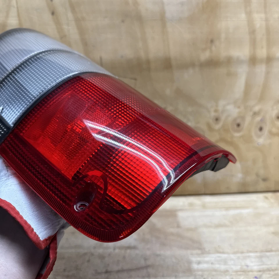 2000 - 2002 ISUZU TROOPER DRIVER LEFT LH TAIL LIGHT LAMP - CLEAN Foto 2 de 4