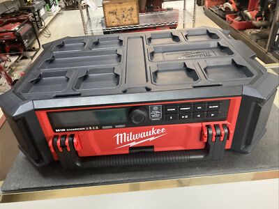 ℳ. Edmondson Supply | Milwaukee 2950-20 M18™ PACKOUT™ Radio + Charger