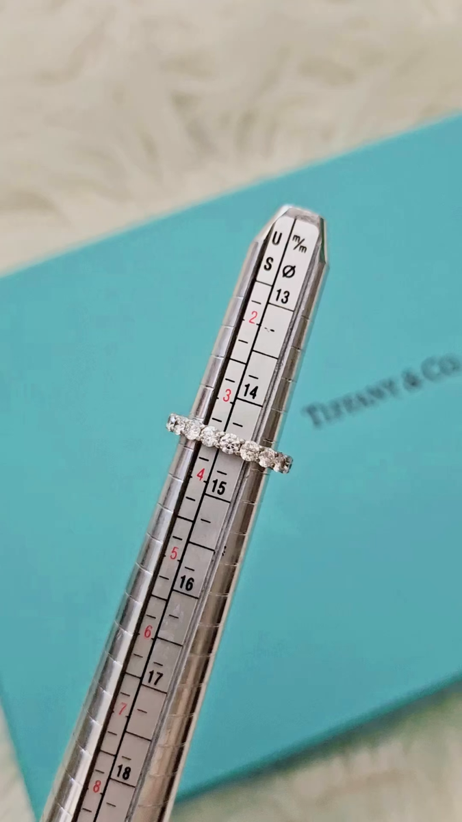 ♡ Tiffany ForeverRing 美品 ♡ $12000++ Tiffany & Co. Eternity Embrace Forever Platinum