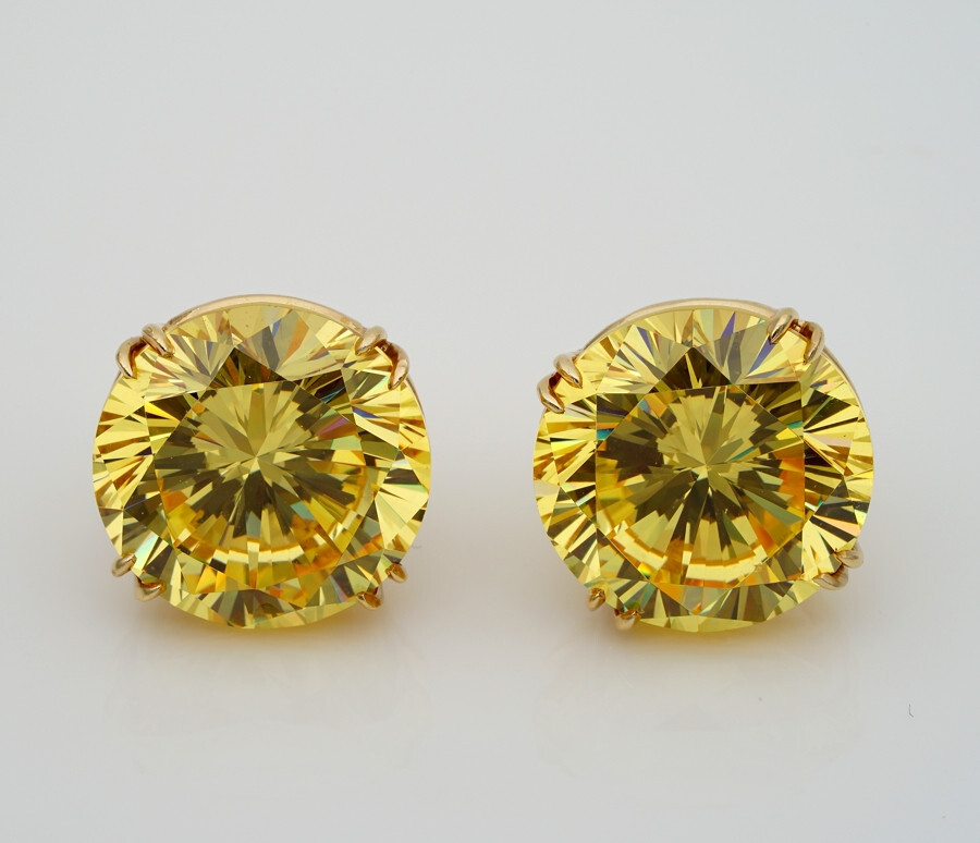 Vintage 41.60 Carat Mali Garnet Stud Earrings Exceptionally Rare