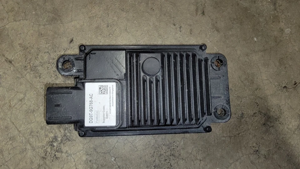 Sensor de radar de control de crucero Ford Fusion Lincoln MKZ 2013-2016 DG9T-9G768-AC Foto 2 de 3