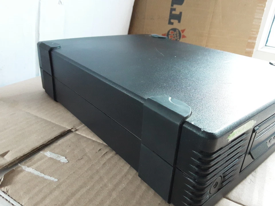 HP Quantum LTO4 SCSI External Tape Drive BRSLA-0704-AC EB656AS - Image 3 of 4