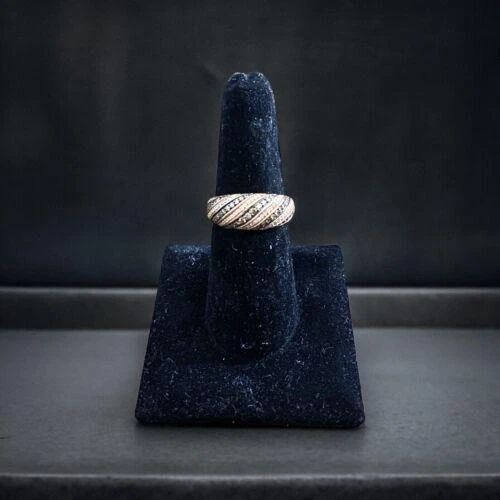 Anillo de cóctel de oro rosa de 10k de diseño natural elegante con banda de cúpula de diamantes marrones Foto 2 de 4