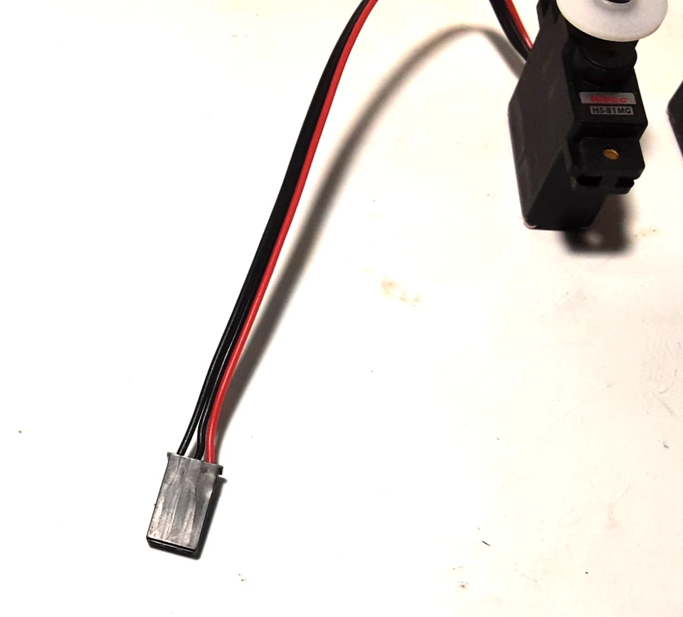 Airtronics Hitec 2 OLD STYLE wired servos HS-81MG 2 Black 1 Red NEW OLD STOCK - Image 3 of 4