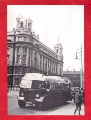 Ak - Ulster Transport Leyland Tiger PS1 im Rathaus von Belfast - Motorkarten