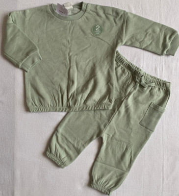 Brandneu mit Etikett Baby Jungen salbeigrün Sweatshirt Jogginghose passendes Outfit/Set 12-18 Monate NEXT