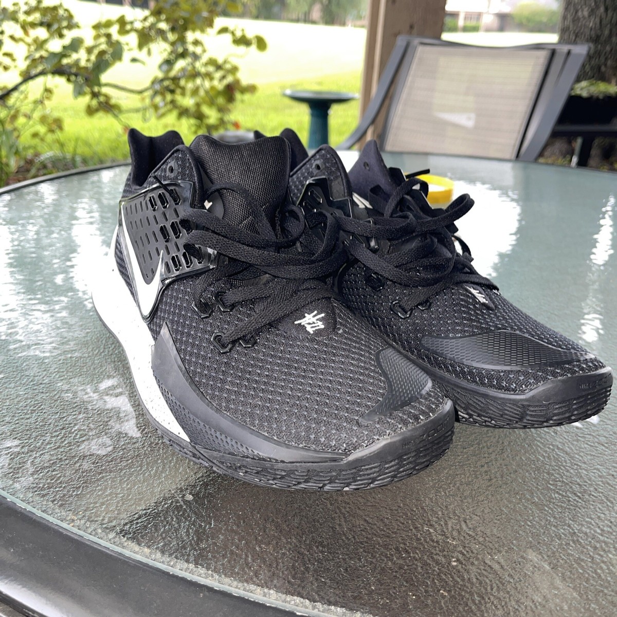2019 #11 Kyrie Low II Basketball Shoes Black/White Size 16 Display