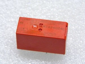 Реле втычное rt424024