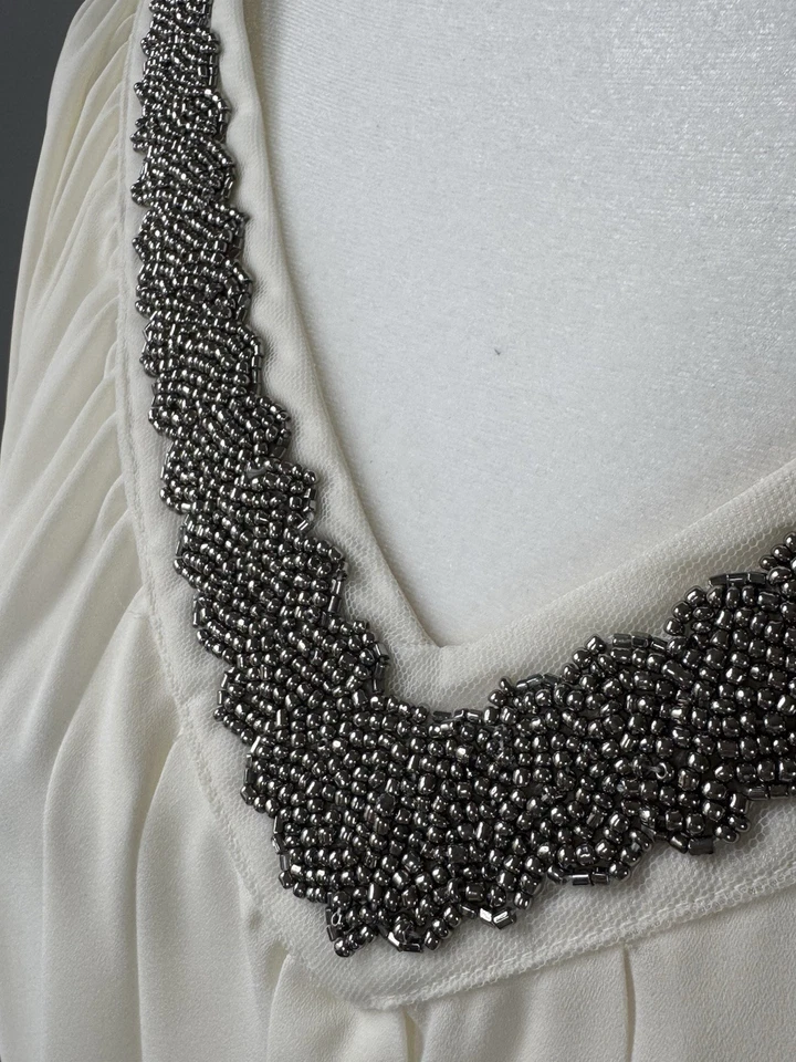 Blusa Alfani Cuentas Cuello en V Marfil/Crema Ribete Festoneado Manga Larga Talla 6 Foto 3 de 4