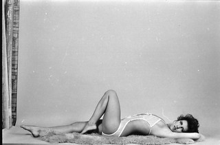 altes sw Negativ hübsche Frau 35mm vom prof. Fotograf abx AD3