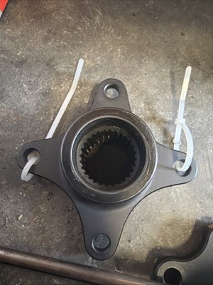 28 Spline NASCAR Drive Hub YOK-00540 L0053 4 Bolt