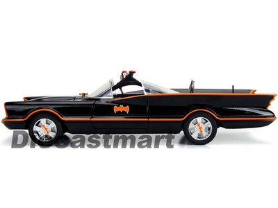 Jada 1:18 Classic TV Series 1966 Batmobile with Lights Batman and