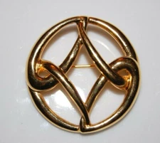 ELEGANT HIGH END QUALITY ROUND GOLD TONED METAL CELTIC KNOT STYLE PIN OR BROOCH