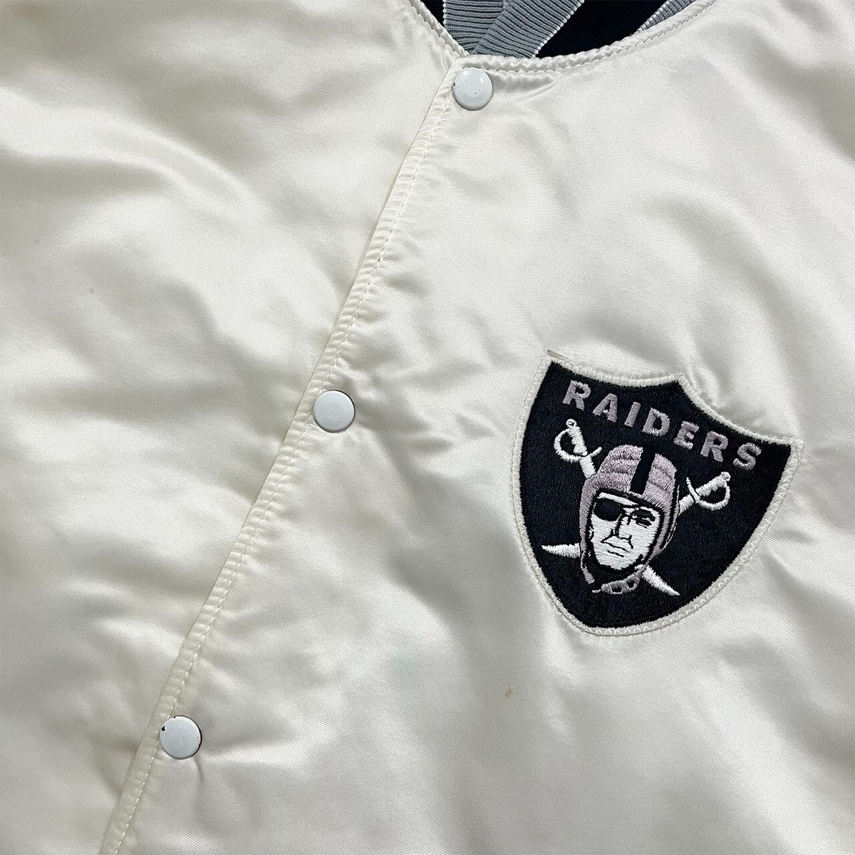 NFL　Raiders ジャンパーＭ（made in USA） LAS VEGAS RAIDERS NFL Riddell SPEED Full Size Authentic