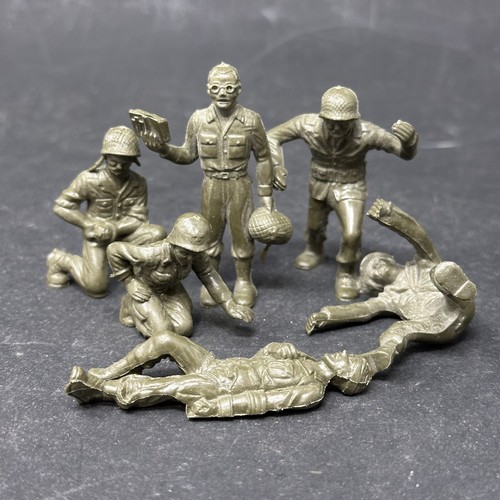 WWII Army Men Toy Soldier Plastic Figures Priest Medic Wounded Lot of 6 Vintage