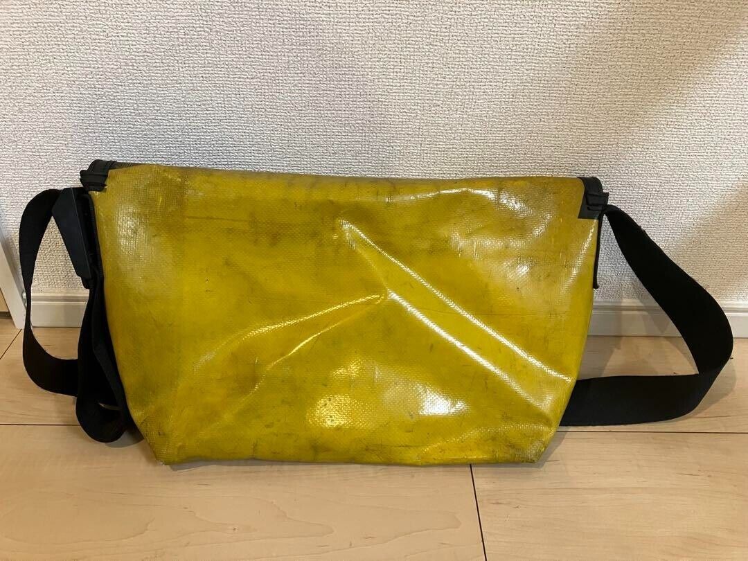 FREITAG SURFSIDE 6 RARE Model YELLOW × BLACK Messenger FREITAG SURFSIDE 6 RARE Model YELLOW × BLACK Messenger