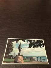 VINTAGE UNPOSTED POSTCARD  THE STATUE OF INIDIAN CHIEF MASSASOIT - PLYMOUTH
