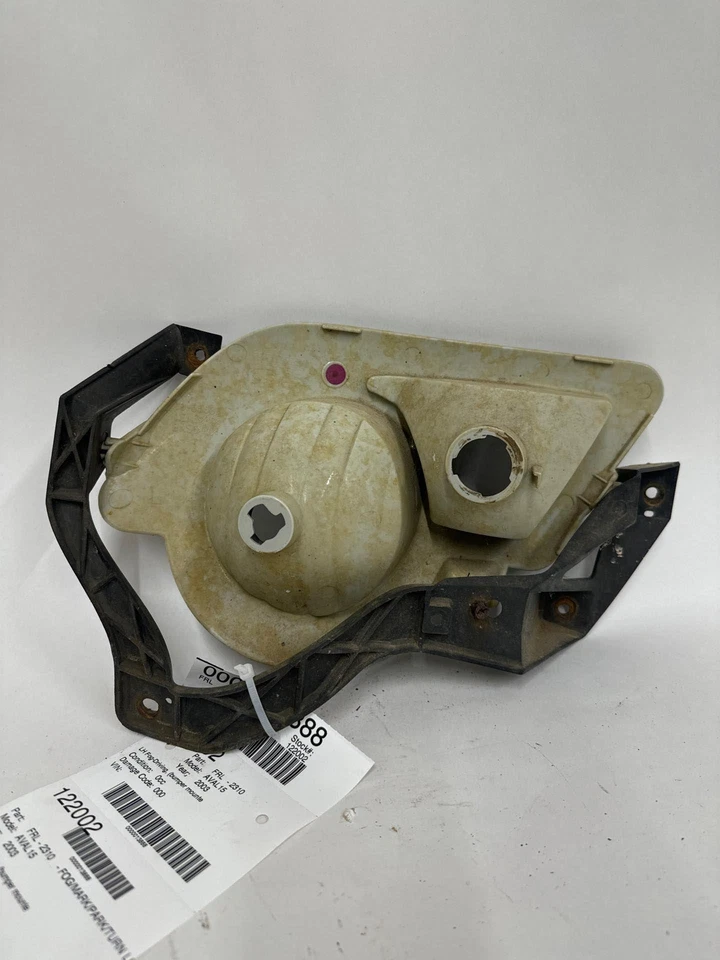 2002-2006 Chevy Avalanche 1500 Fog/mark/park/turn Light/lamp Left Fog-driving - Image 4 of 4