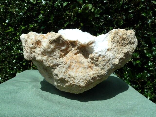 XXL Quartz Crystal Geode 9" x 8" - 5.8kg - Picture 13 of 14