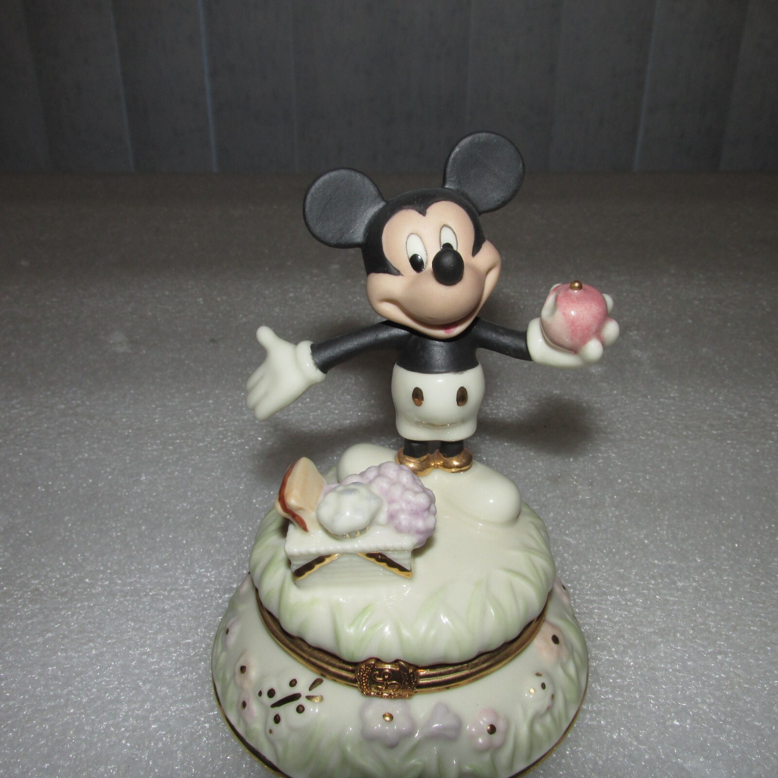 Picture 2 of 8