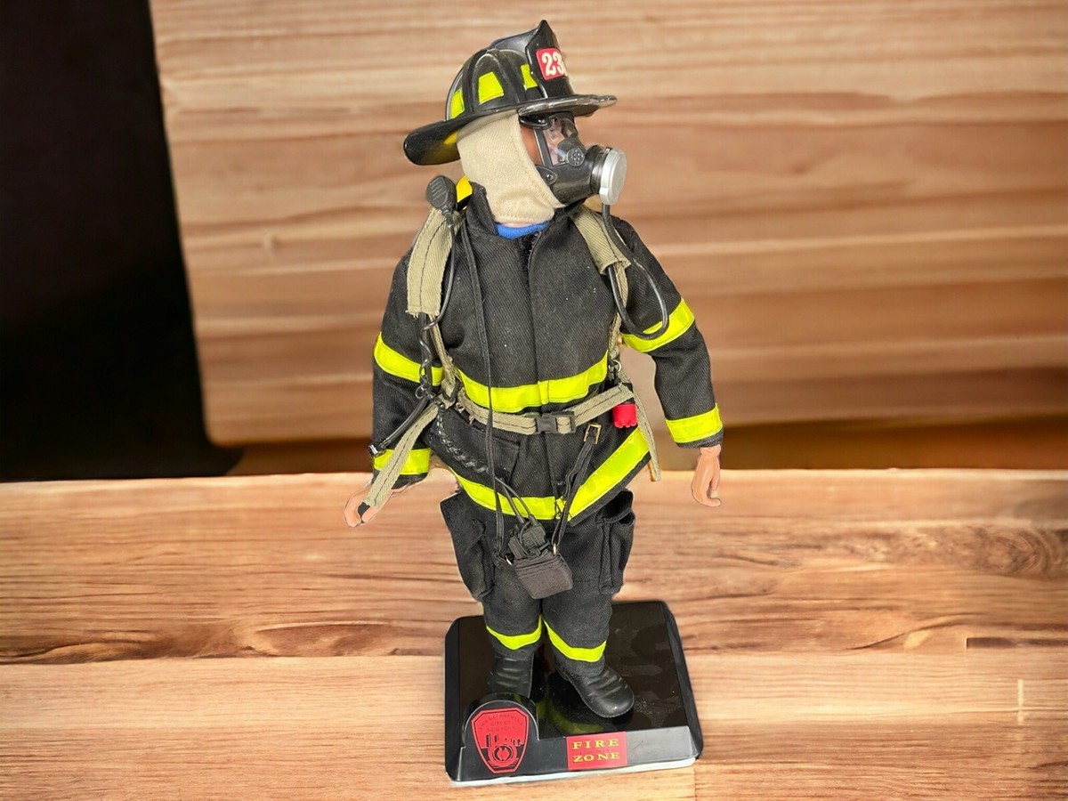 FDNY 消防 フィギュア NEW FDNY 9/11 TRIBUTE NEW YORK'S BRAVEST FIREFIGHTER ACTION