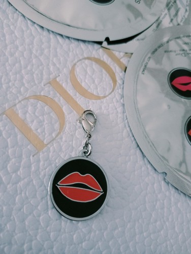 Charm pendente ciondolo Dior Addict per collane, borse, chiavi, cellulare - Foto 3 di 4