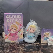 FANCY UP Piny Cloud City Series Animación Coleccionable Figura Caja y Tarjeta